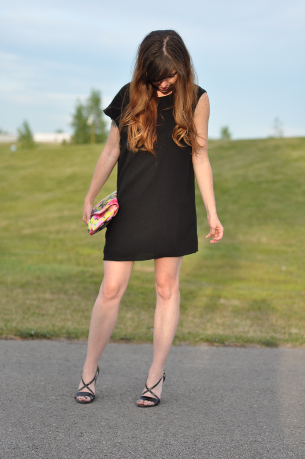 Little-Black-Dress-Outfit-At-A-Wedding-Trends-setters