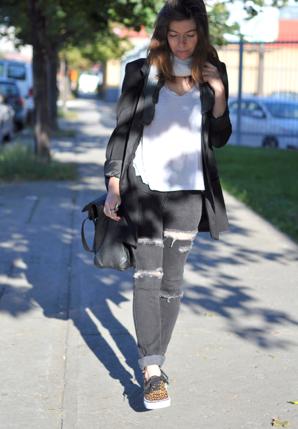 Black-And-White-Outfit-With--Leopard-Touch