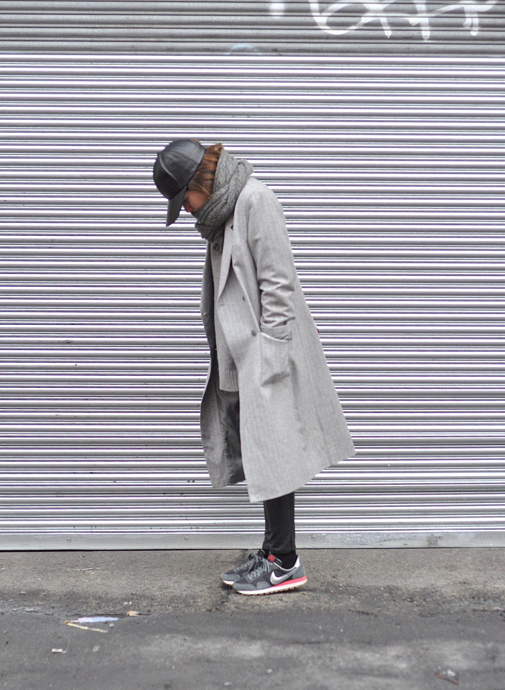 Long-Jacket-And-Nike-Sneakers