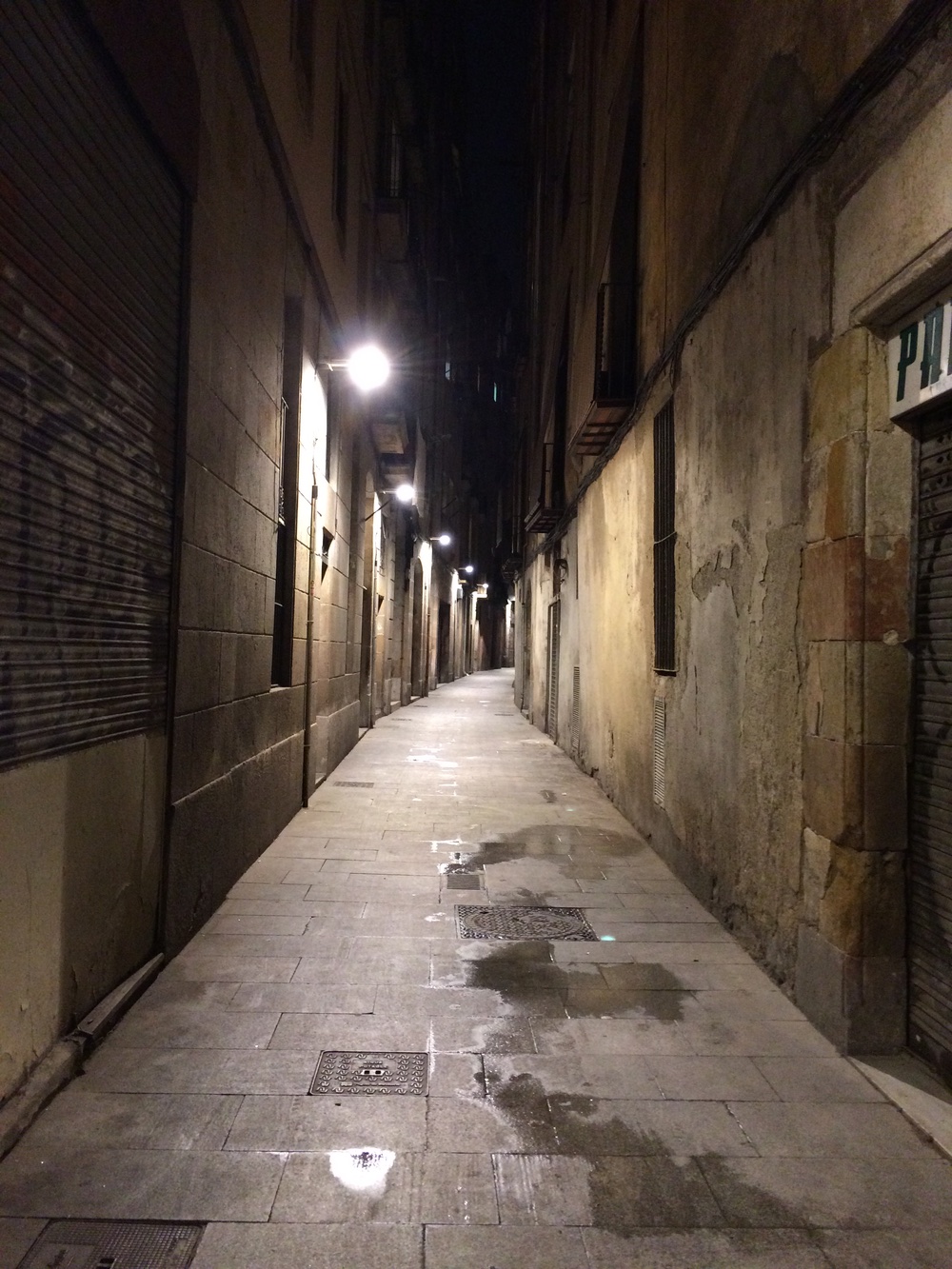 Street-Of-Barcelona-At-Night